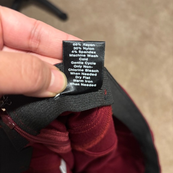 ANN TAYLOR Burgundy Pencil Skirt - Picture 6 of 6